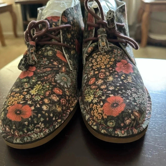🆕 Women’s Floral Hush Puppy Booties size 10 - Picture 3 of 7